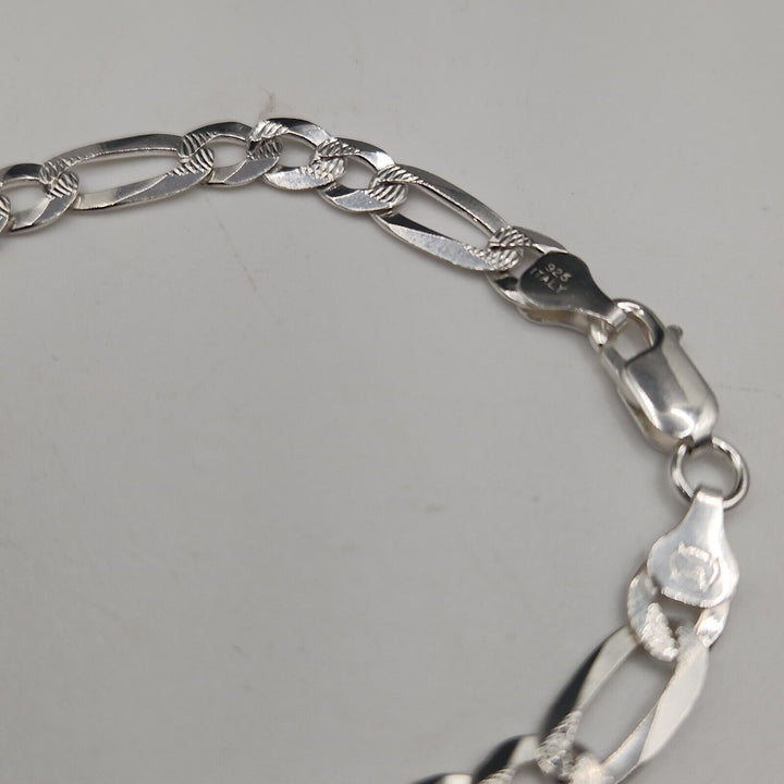 This beautiful 925 Sterling Silver Figaro's Chain Necklace 20" B