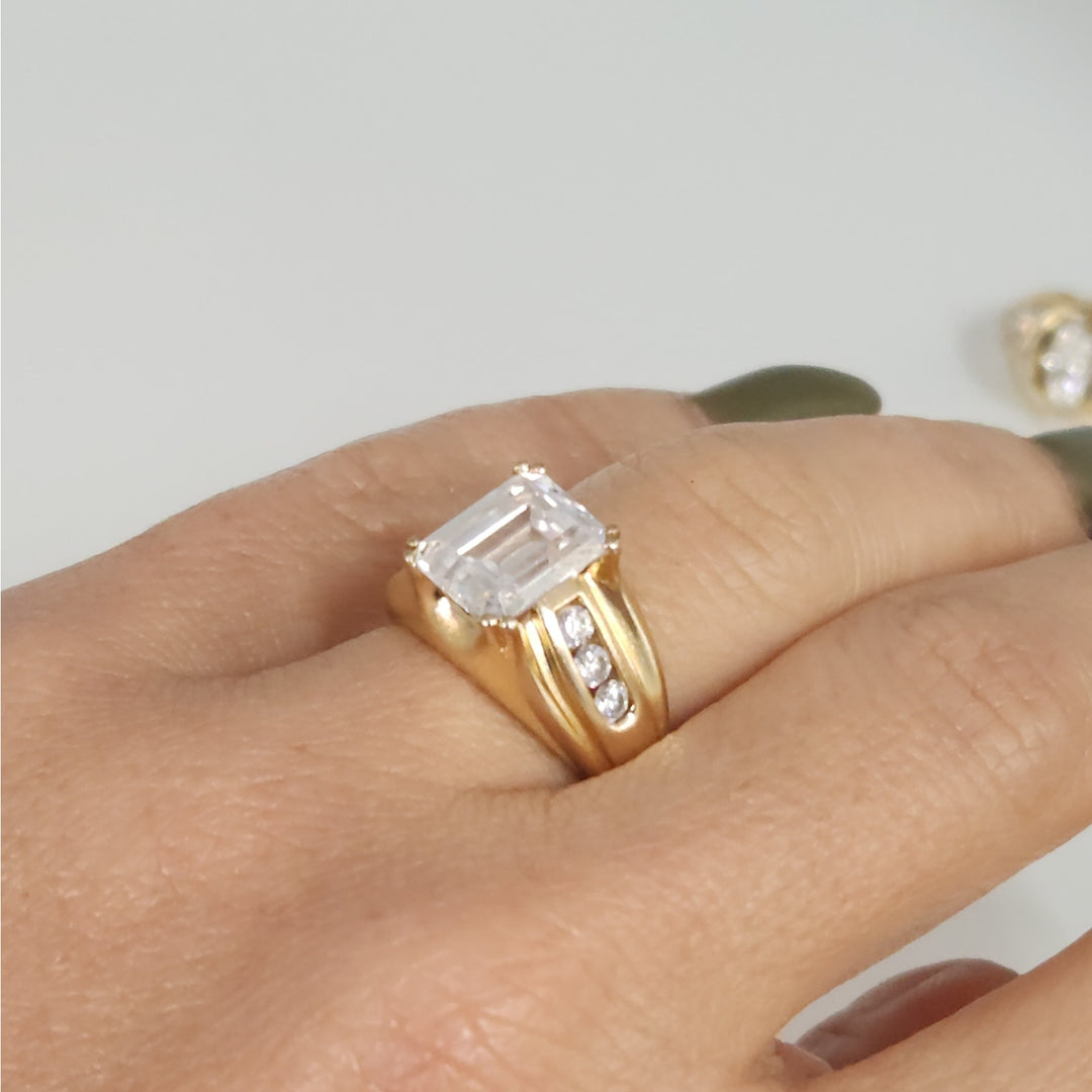 14k Yellow Gold Emerald-Cut CZ Ring Size 6
