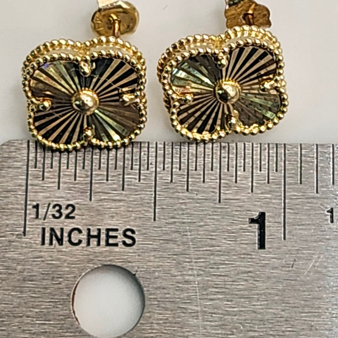 10K Yellow Gold Clover Motif Stud Earrings – Sunburst Guilloché Design, 2.8g