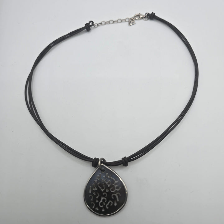 Vintage Silpada Sterling Silver Carved Lip Shell Leather Necklace 18" N1446