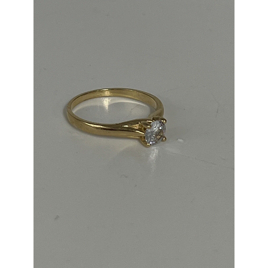 Beautiful 10k Yellow Gold Zirconia Ring