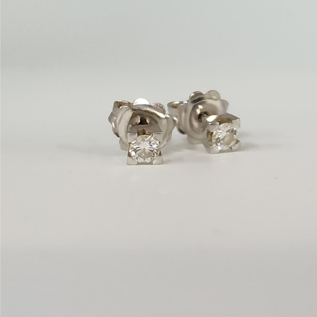 18K White Gold Natural Diamond Stud  Earrings Classic Square Setting Elegant Fine Jewelry
