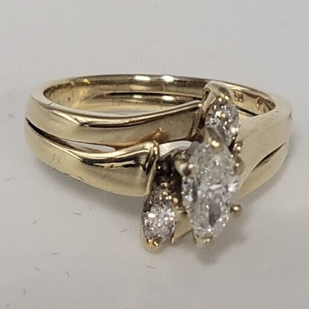 14k Gold Three Stone Diamonds Ring With 4.4g Of Gold, Size 6