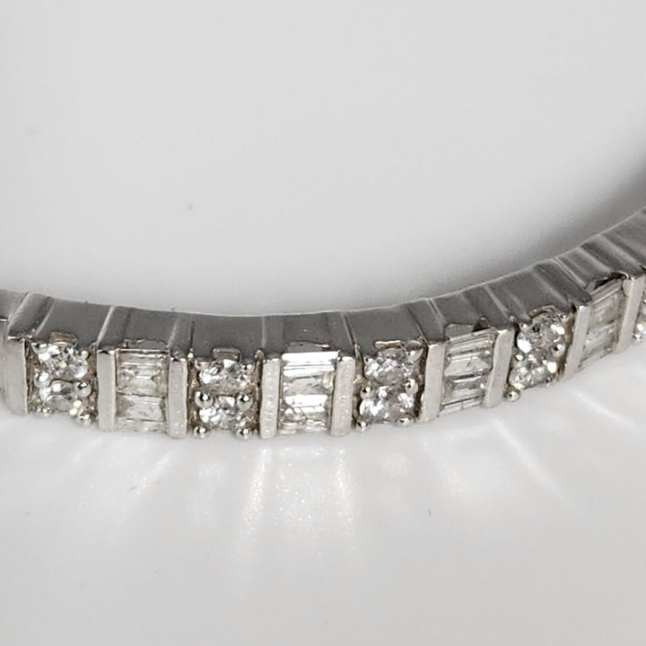 Beautiful 14k White Gold 2.04ct Diamonds Bangle Bracelet