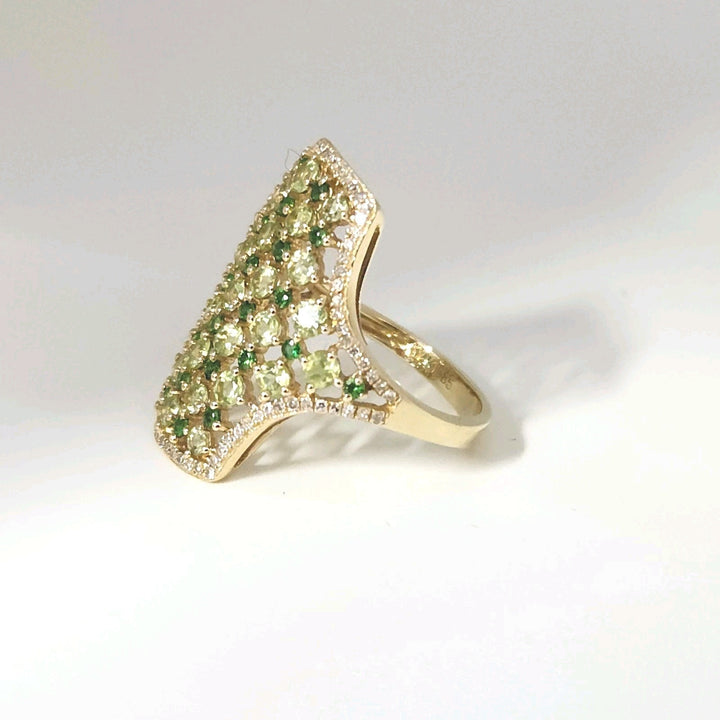 Beautiful 14k Yellow Gold Natural Peridot And Savorite Diamond Ring size 6.5