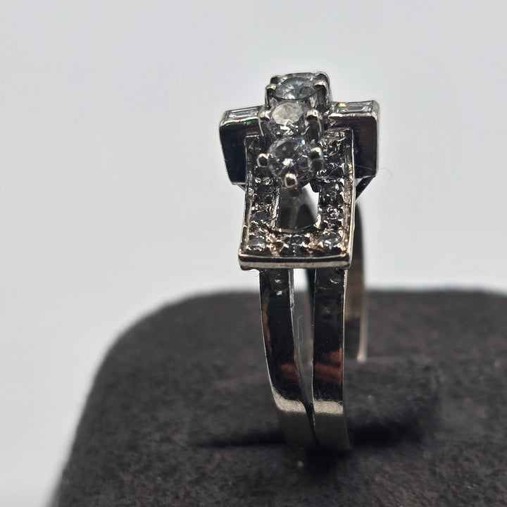 9K White Gold Multi-Diamond Ring Round & Baguette Diamonds Size 5.5
