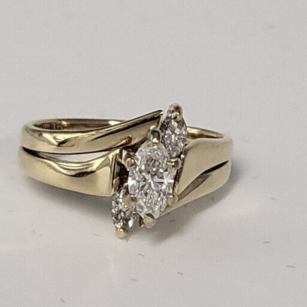 14k Gold Three Stone Diamonds Ring With 4.4g Of Gold, Size 6