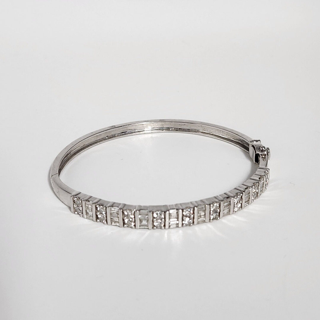 Beautiful 14k White Gold 2.04ct Diamonds Bangle Bracelet