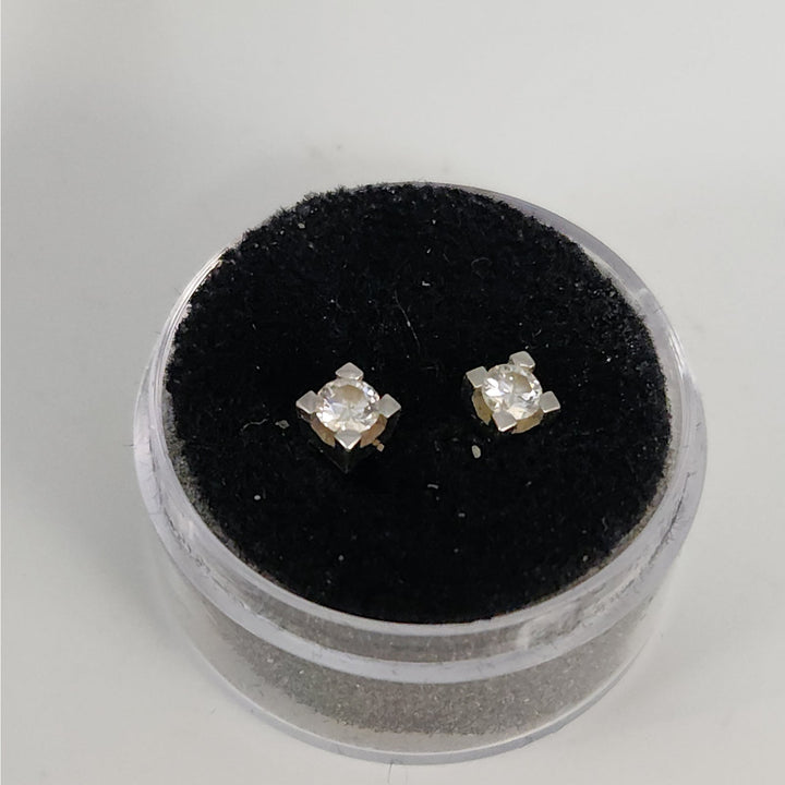 18K White Gold Natural Diamond Stud  Earrings Classic Square Setting Elegant Fine Jewelry