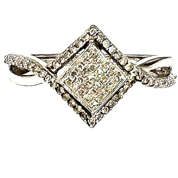 Gorgeous 10k White Gold Diamonds Ring 0.25 CT , Size 6