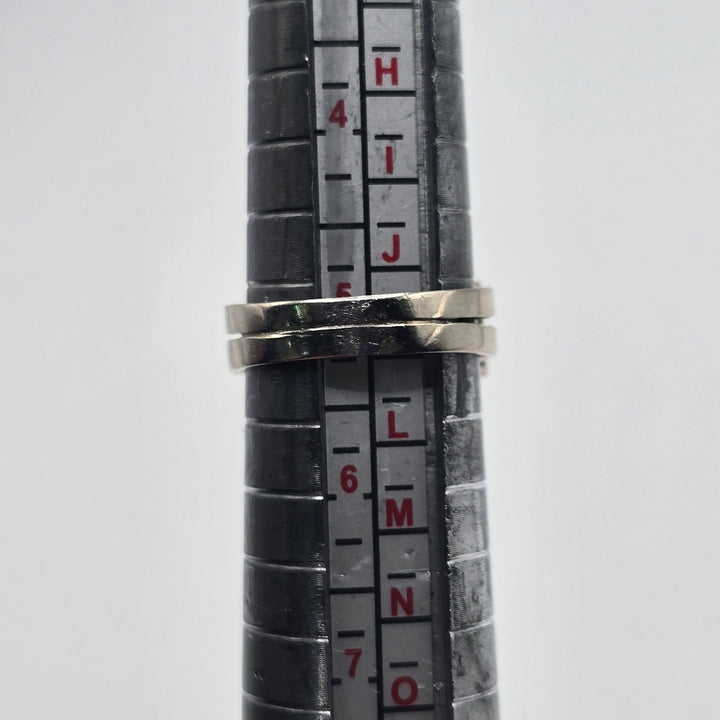 9K White Gold Multi-Diamond Ring Round & Baguette Diamonds Size 5.5