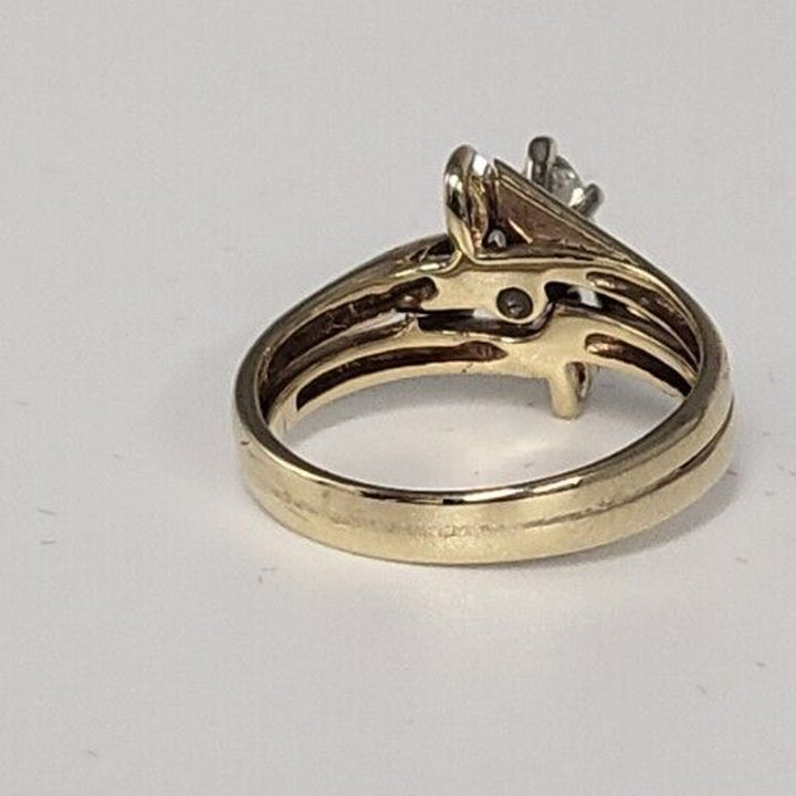 14k Gold Three Stone Diamonds Ring With 4.4g Of Gold, Size 6