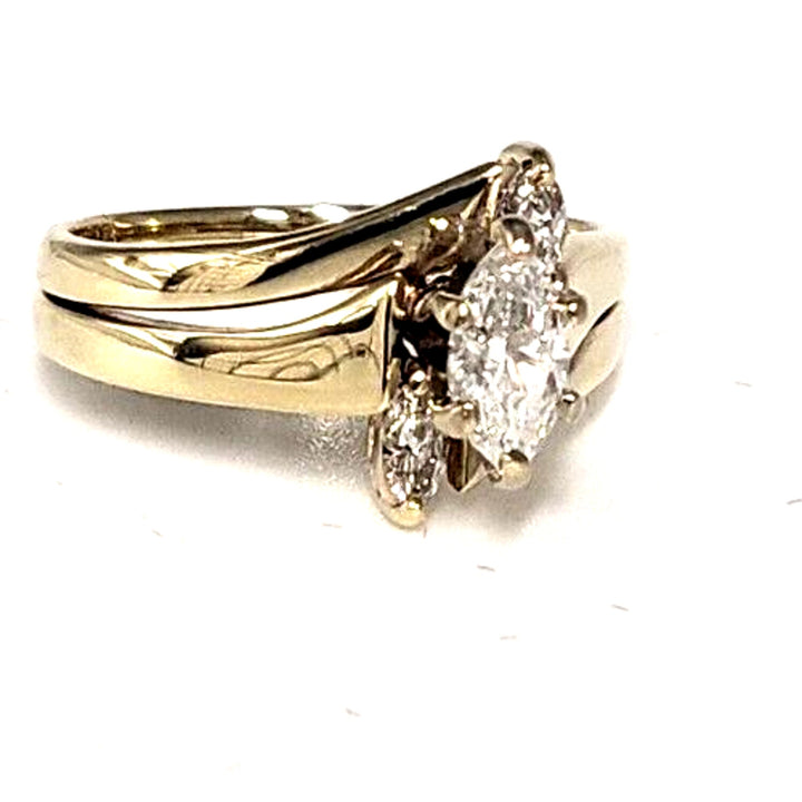 14k Gold Three Stone Diamonds Ring With 4.4g Of Gold, Size 6