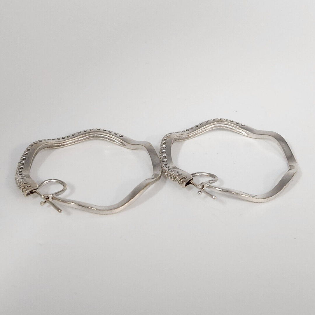 Elegant Wavy 18k White Gold Diamonds Hoop Earrings