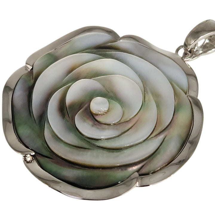 Reversible 925 Silver Pendant With Craved Mother Of Pearl Rose And Petal Design