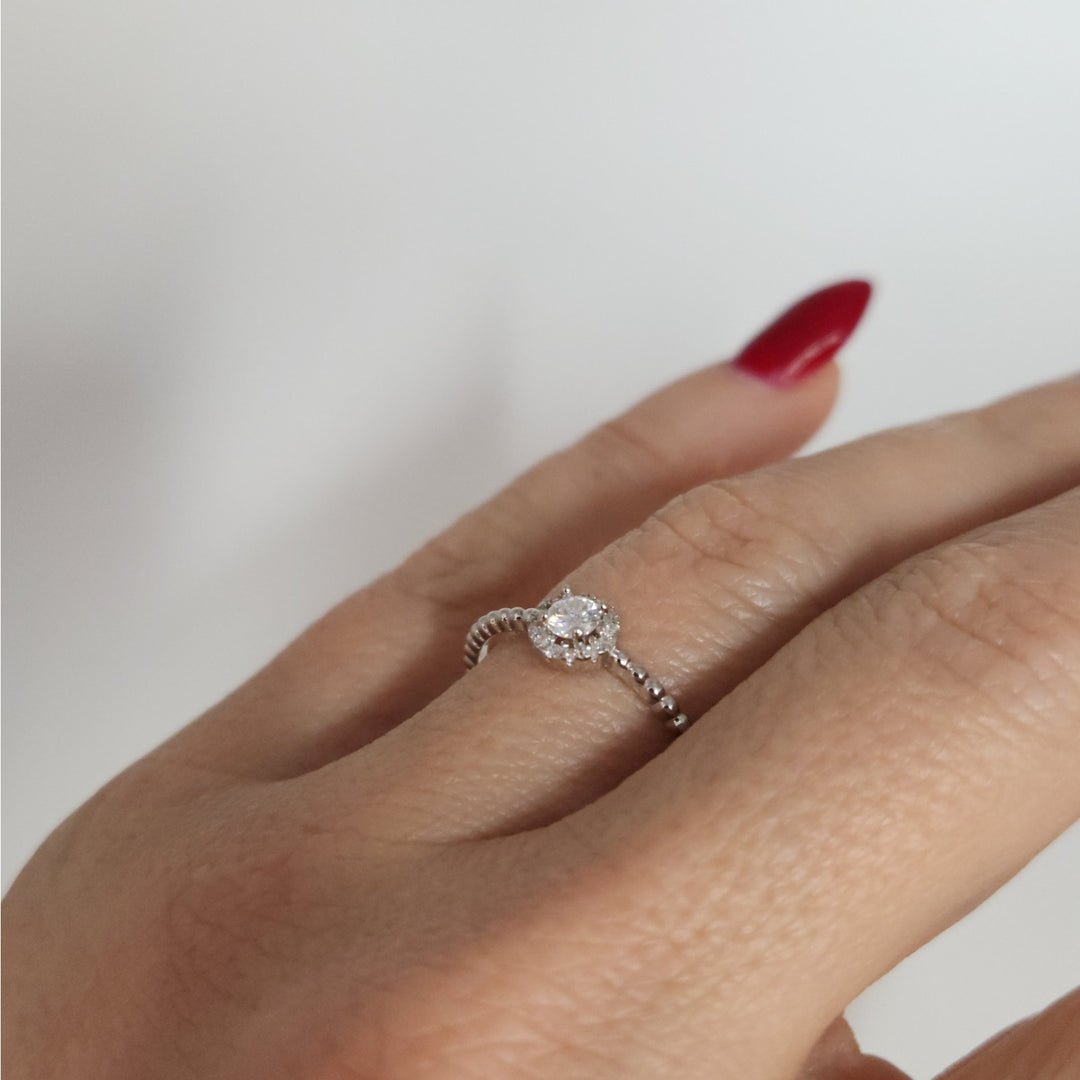 Elegant Sterling  Silver Moissanite Round Brilliant Cut Ring size 9