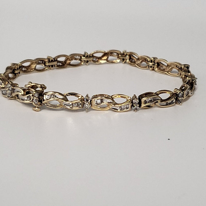 Beautiful 10K yellow gold oval link Diamonds Bracelet 7"