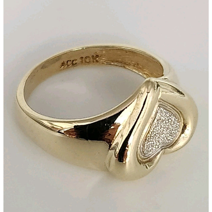 Beautiful 10k Yellow Gold Heart Ring Size 6.75