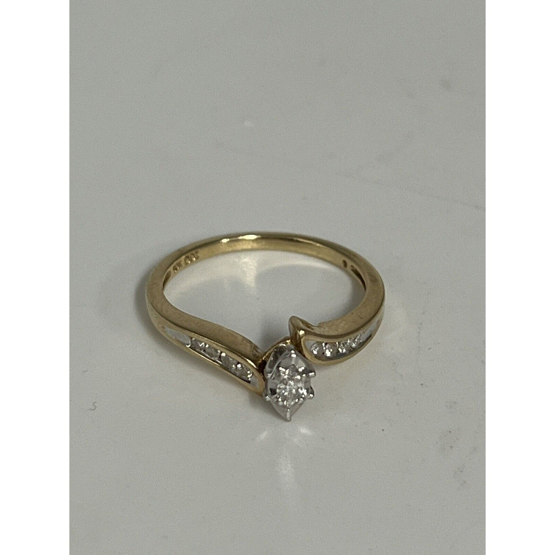 10k Yellow Gold Diamond Ring 2.3g, Size 7