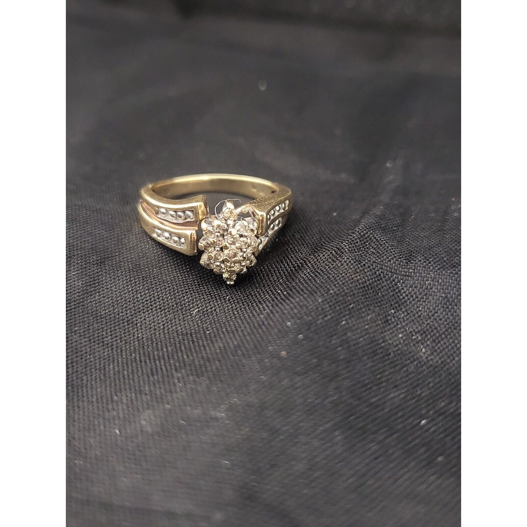 Beautiful Yellow And White Gold Diamond Ring Size 6.5 With 5.1g Of Gold