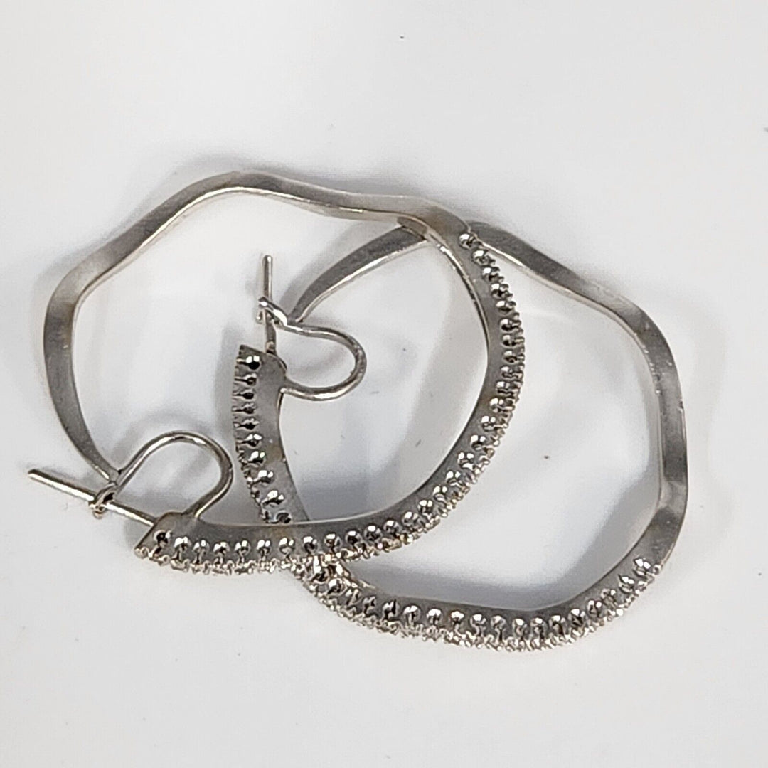 Elegant Wavy 18k White Gold Diamonds Hoop Earrings