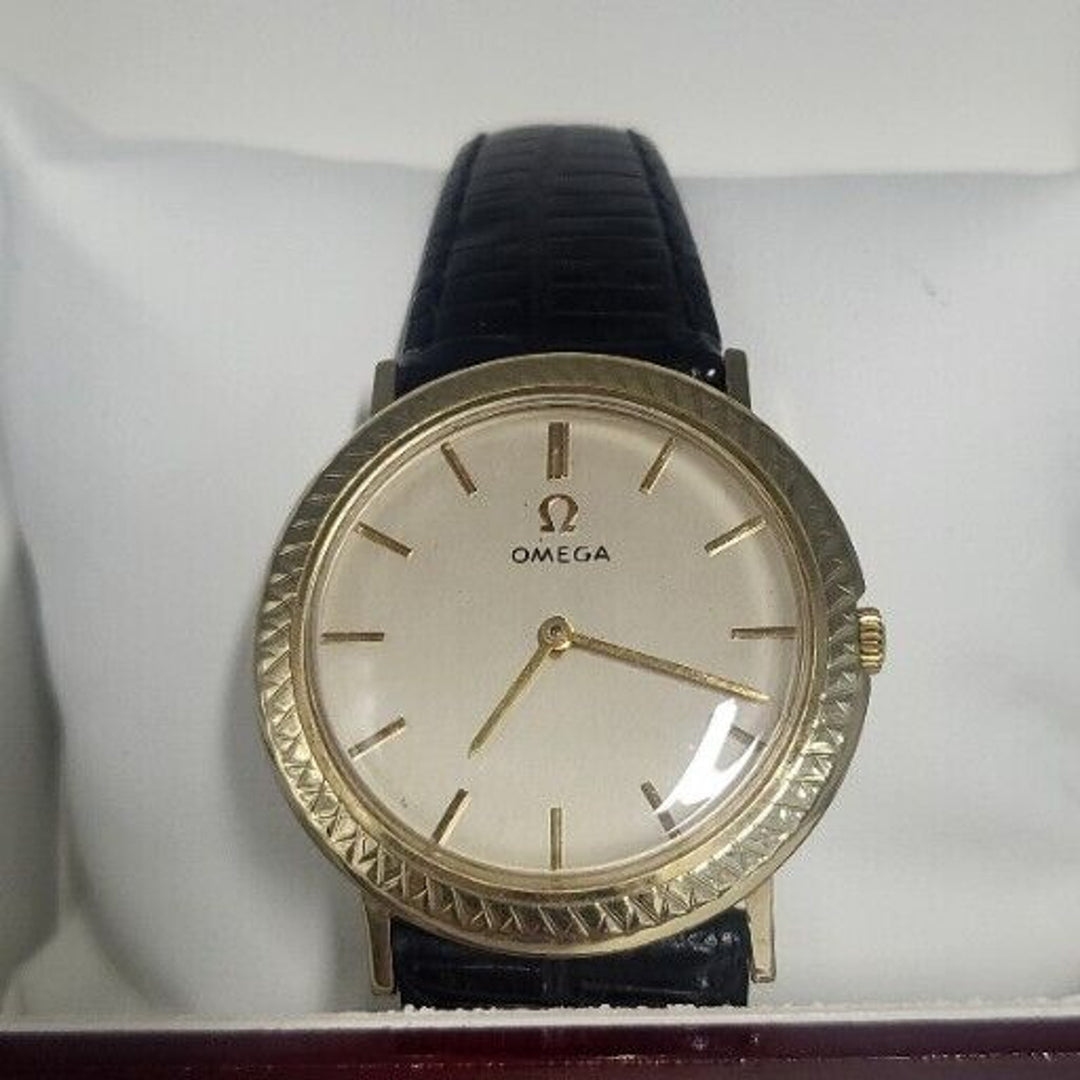1960s OMEGA 32 mm .Vintage Mechanical 14k Yellow Gold Gents Dress Watch