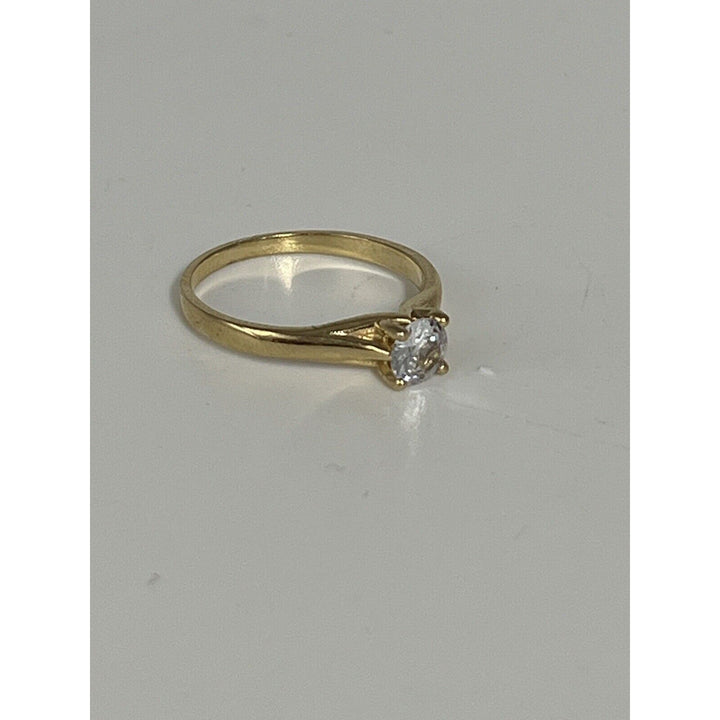 Beautiful 10k Yellow Gold Zirconia Ring