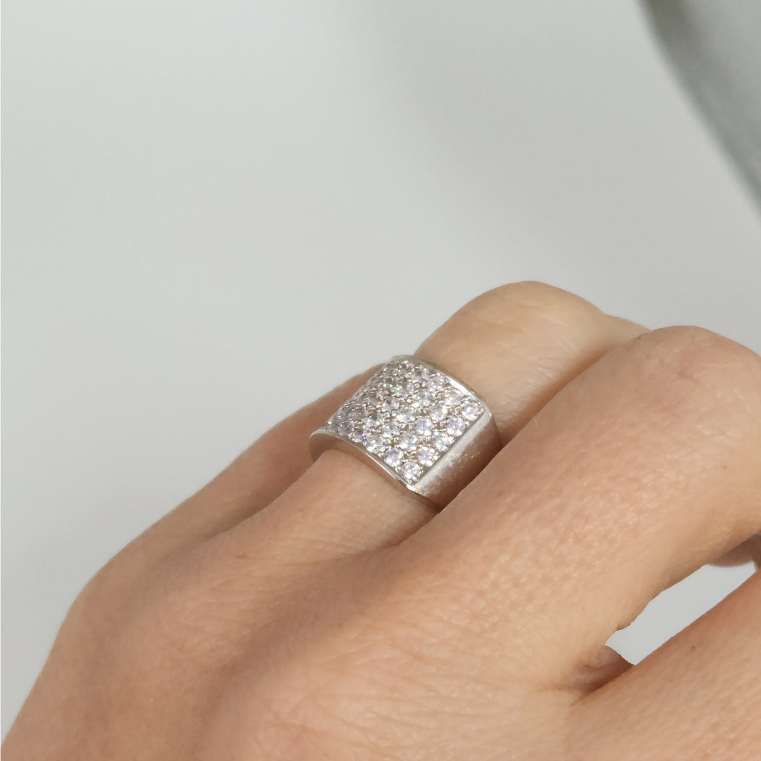 14k White gold wide band cubic zirconia stones Ring Size 6