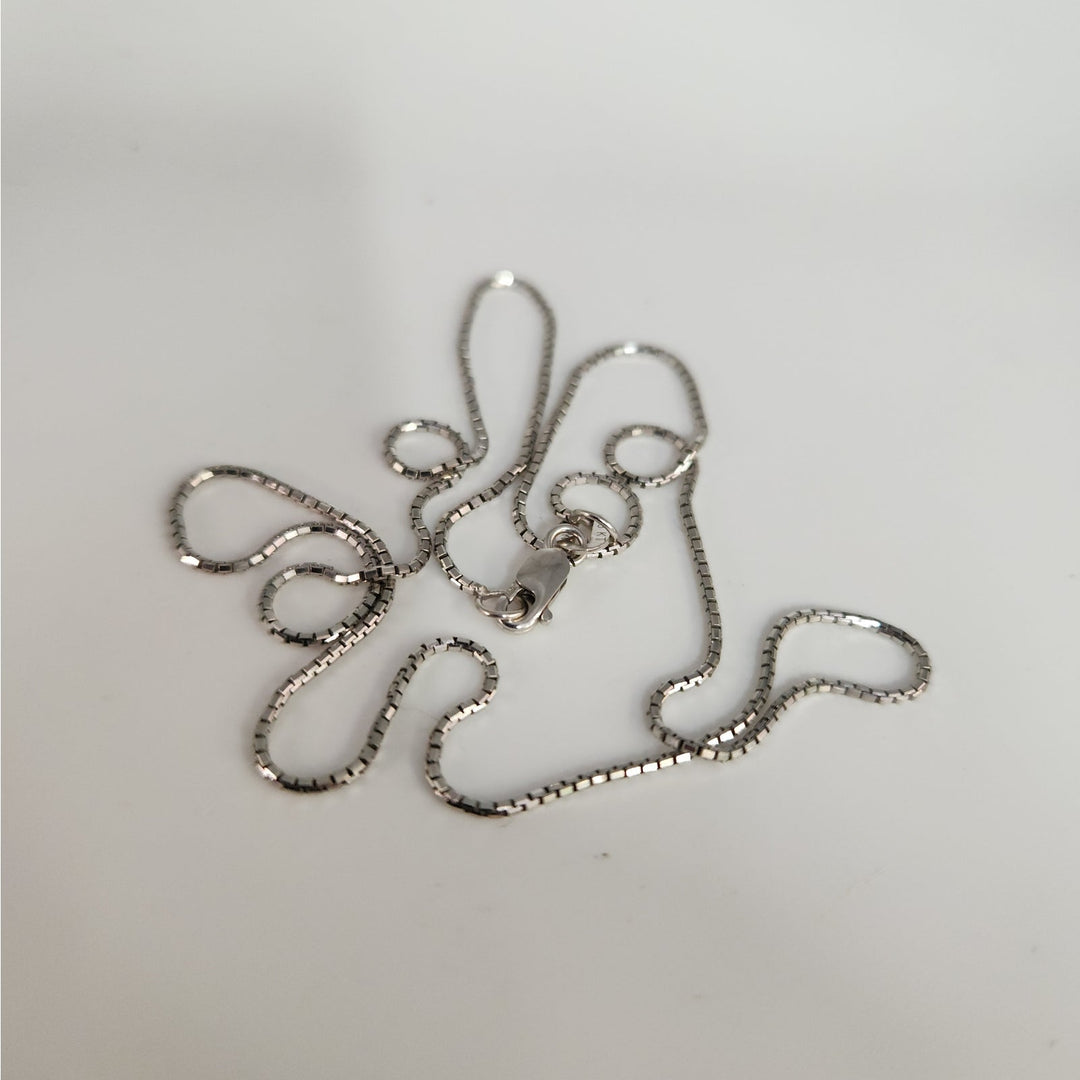 18k White Gold Box Chain Necklace 18"