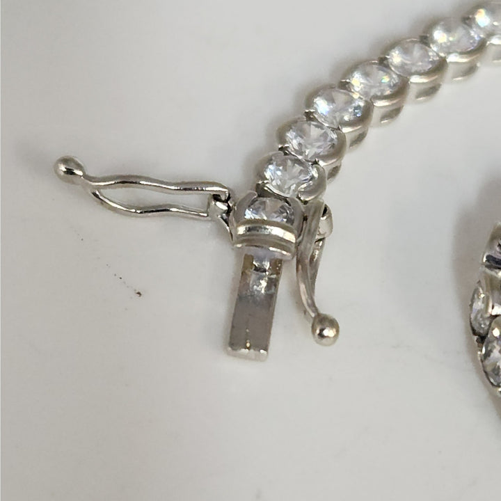 Stunning 14k White Gold Cubic Zirconia Stones Tennis bracelet 7"