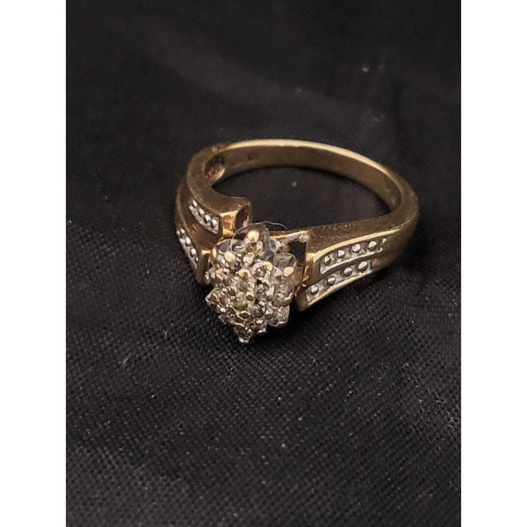 Beautiful Yellow And White Gold Diamond Ring Size 6.5 With 5.1g Of Gold