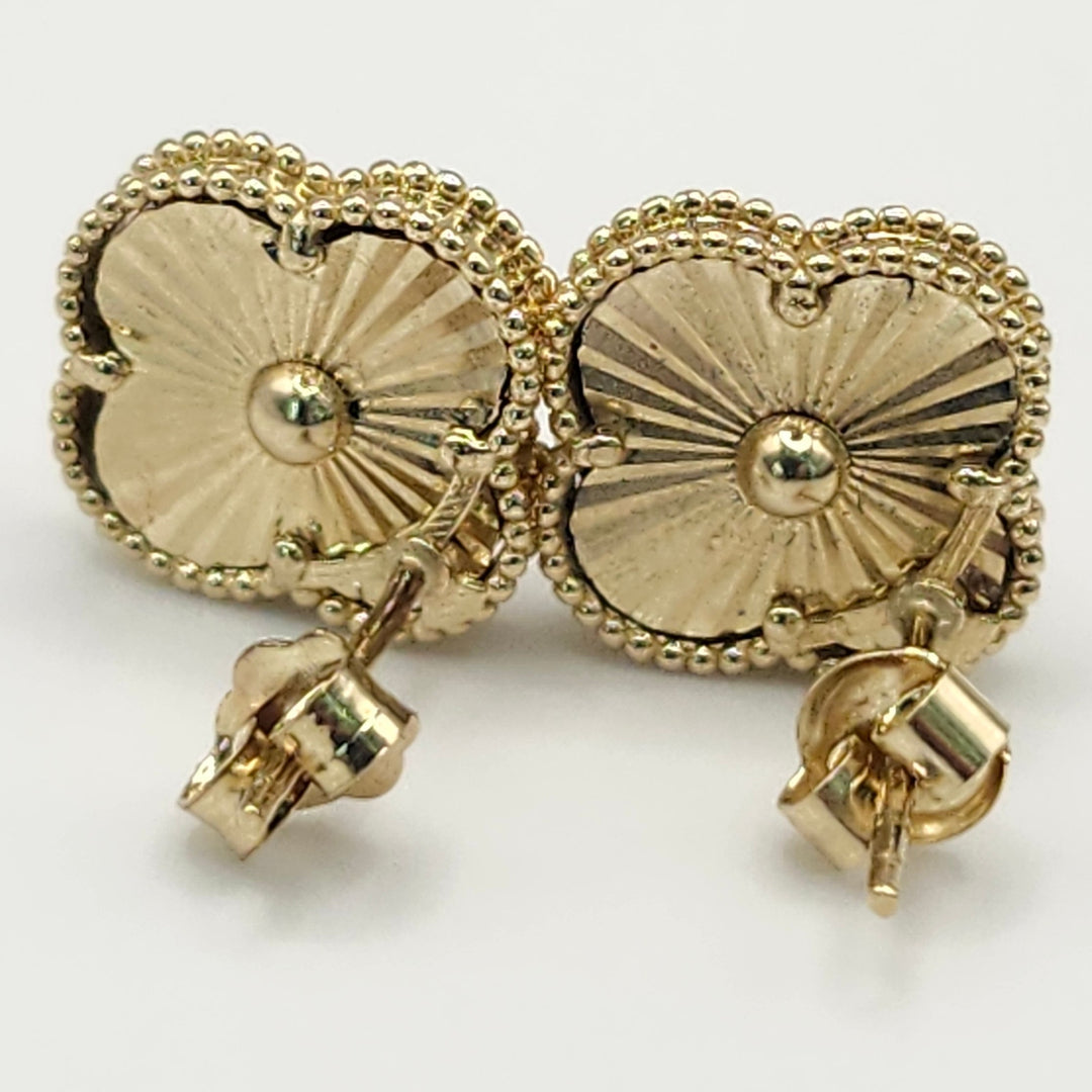 10K Yellow Gold Clover Motif Stud Earrings – Sunburst Guilloché Design, 2.8g