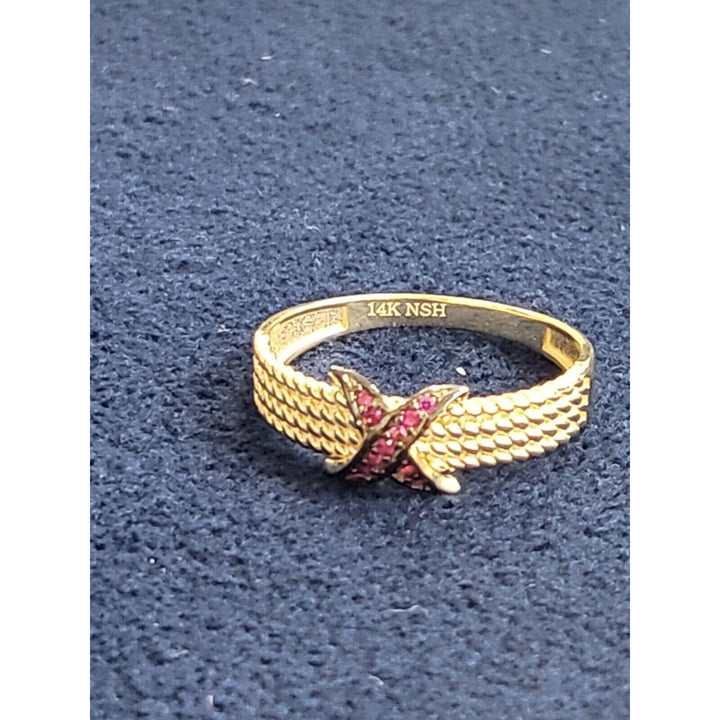 14k Gold Rope Design Band Ring With X Pink Gemstone 2.4g Of Gold