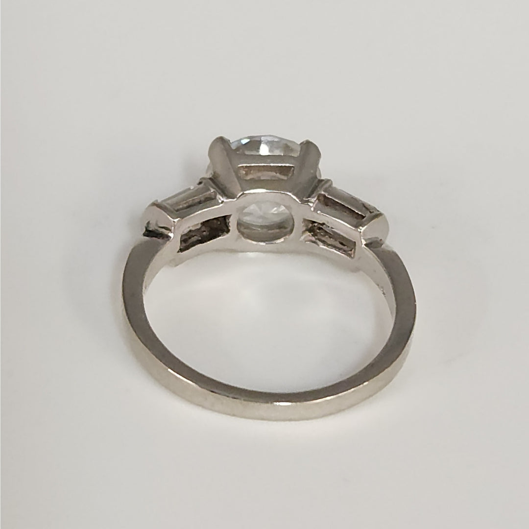 14k White Gold Round Reflex Stone with Baguette Accents size 5.5