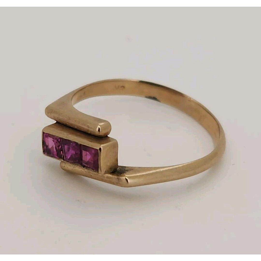 10k Yellow Gold With Synthetic Ruby Ring Size 6.5