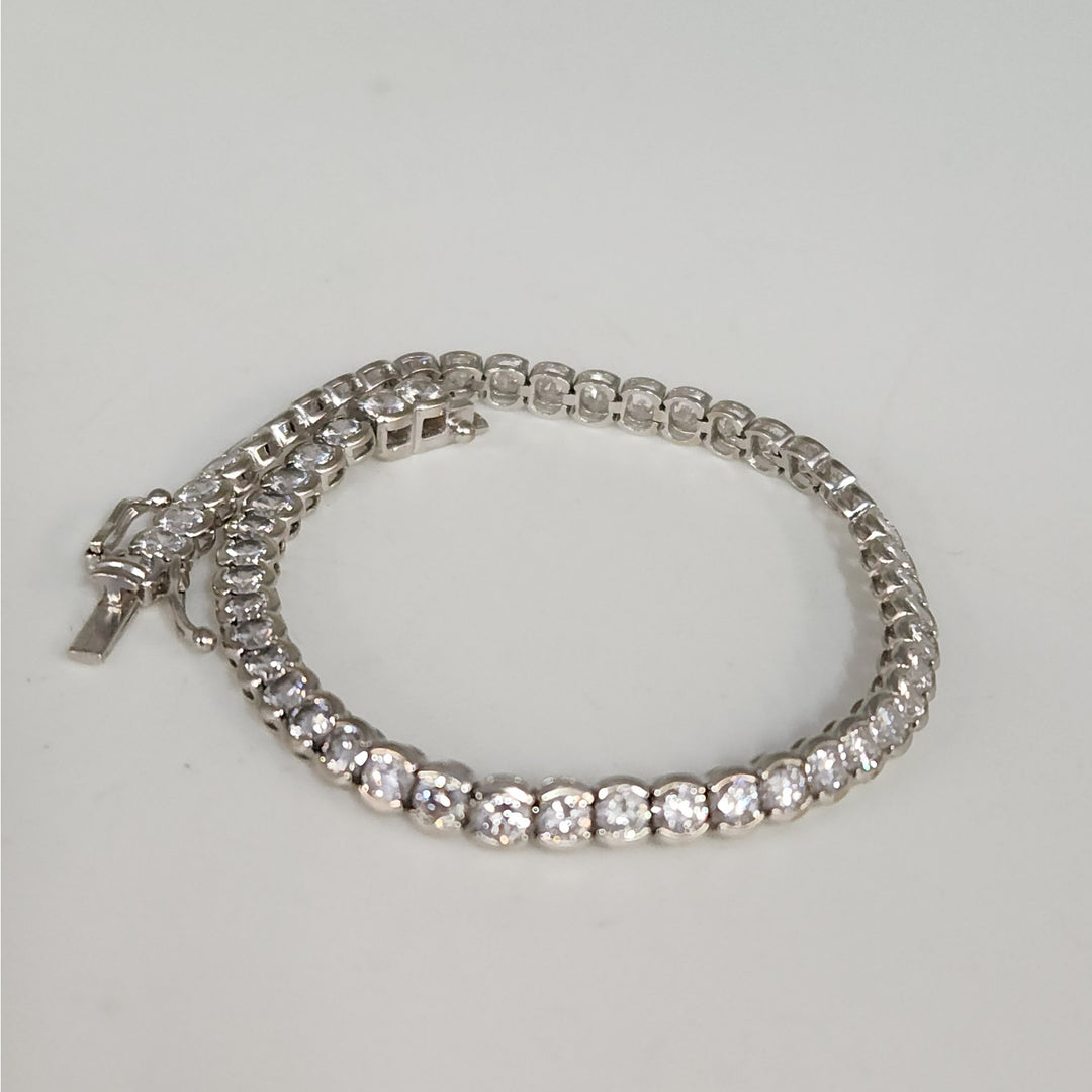 Stunning 14k White Gold Cubic Zirconia Stones Tennis bracelet 7"