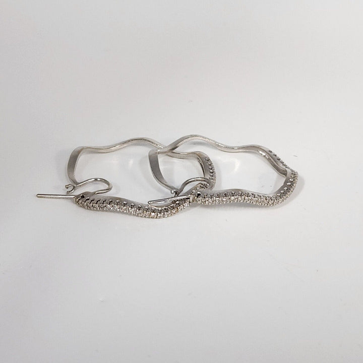 Elegant Wavy 18k White Gold Diamonds Hoop Earrings