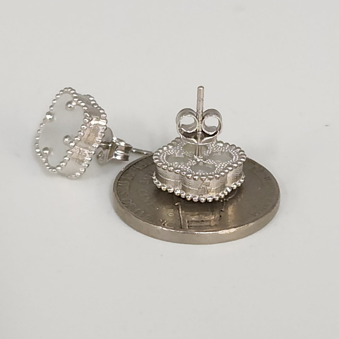 Fashion Silver Mother Of Pearl Clover Motifs Stud Earrings