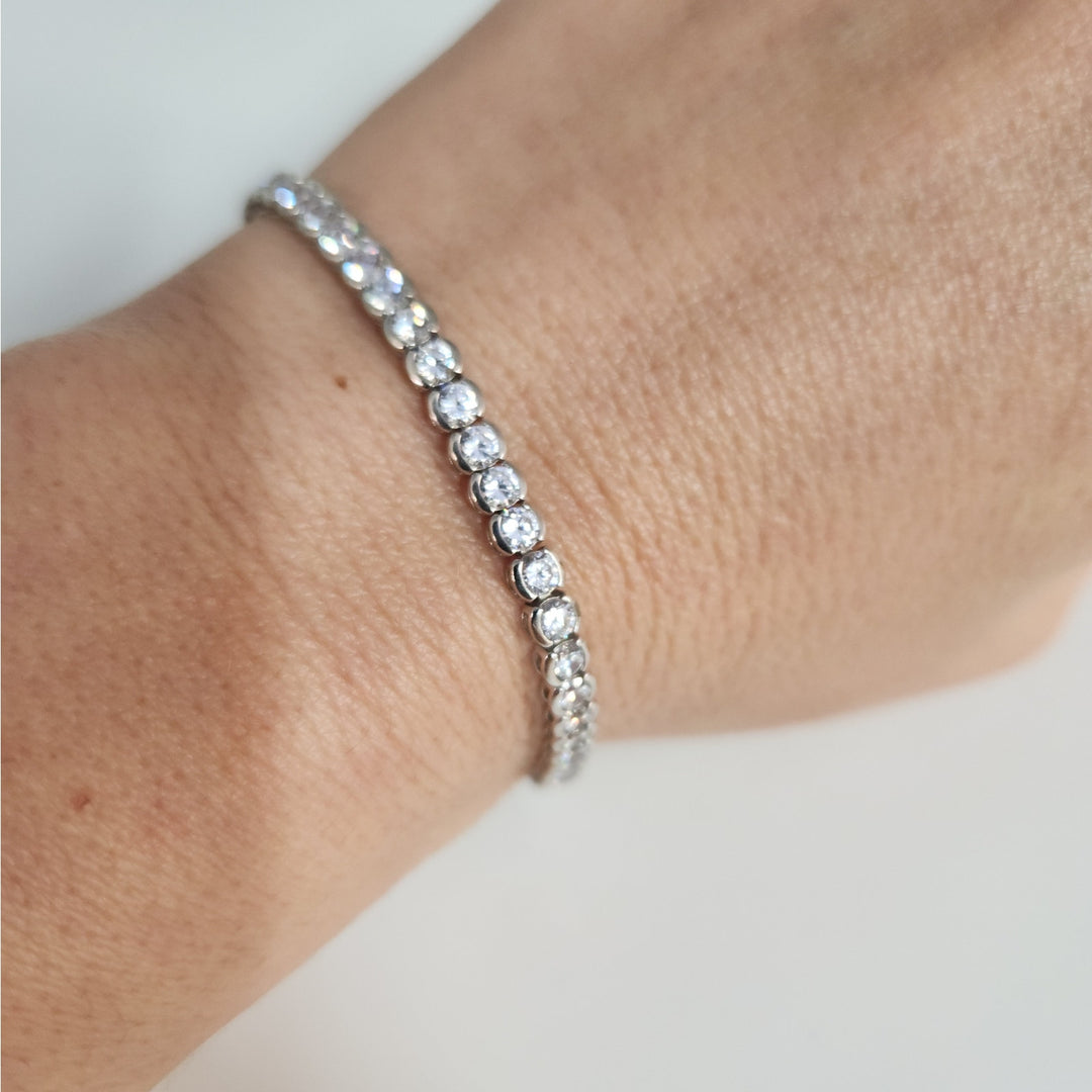Stunning 14k White Gold Cubic Zirconia Stones Tennis bracelet 7"