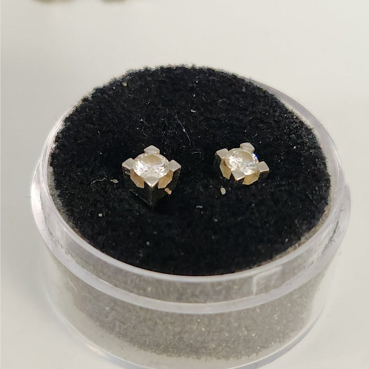 18K White Gold Natural Diamond Stud  Earrings Classic Square Setting Elegant Fine Jewelry