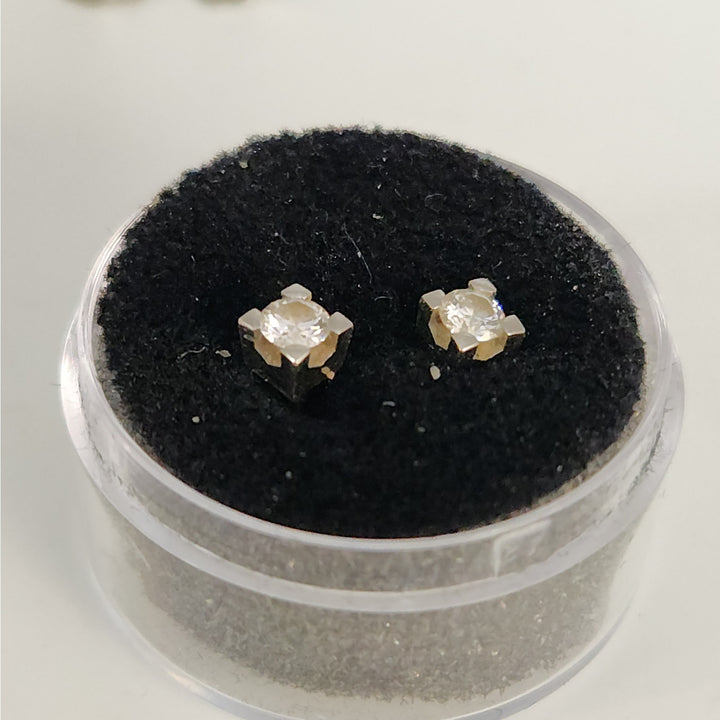 18K White Gold Natural Diamond Stud  Earrings Classic Square Setting Elegant Fine Jewelry
