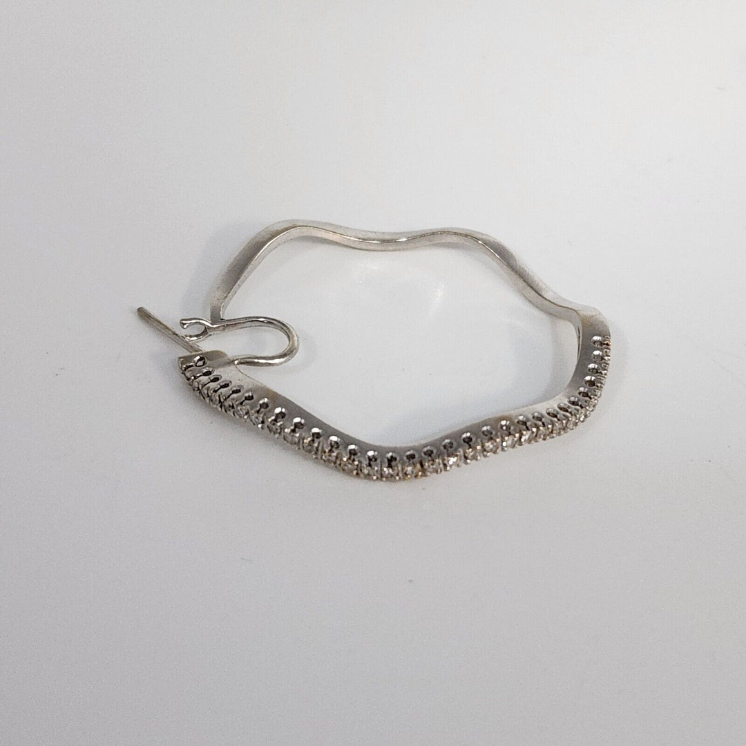 Elegant Wavy 18k White Gold Diamonds Hoop Earrings