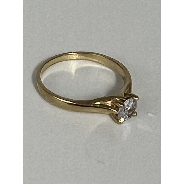 Beautiful 10k Yellow Gold Zirconia Ring