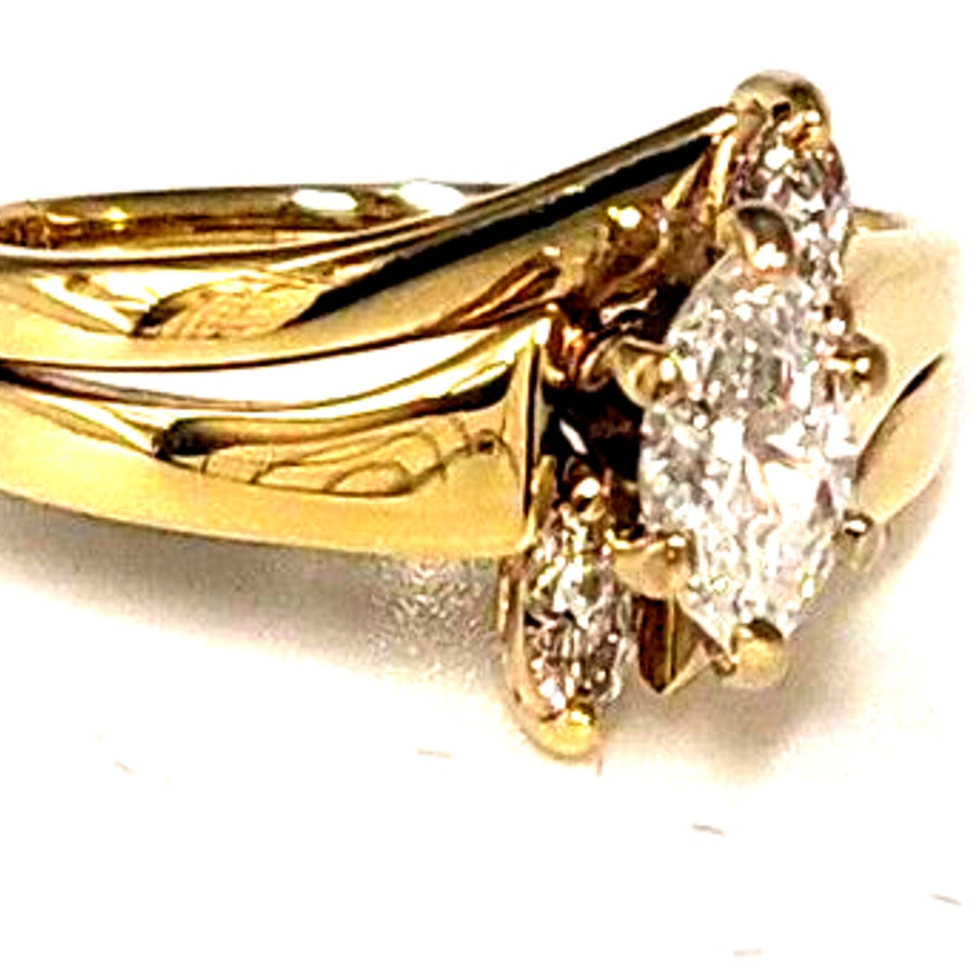 14k Gold Three Stone Diamonds Ring With 4.4g Of Gold, Size 6
