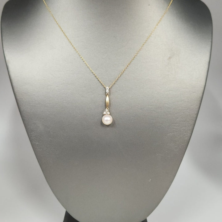 10k Gold Diamond & Pearl Pendant Necklace Elegant Drop Design