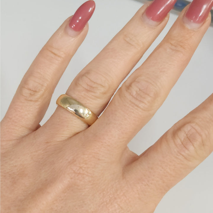 10K Yellow Gold Comfort Fit Band Ring Size 7