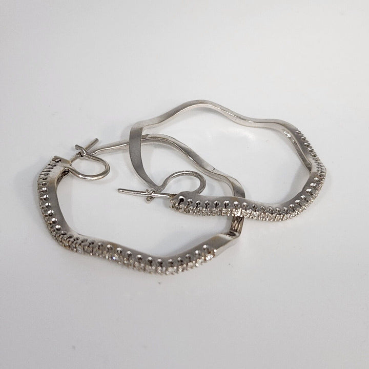 Elegant Wavy 18k White Gold Diamonds Hoop Earrings