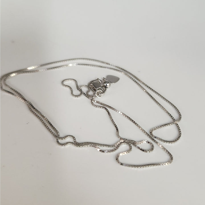 10k White Gold 0.8mm Adjustable Box Chain 22"